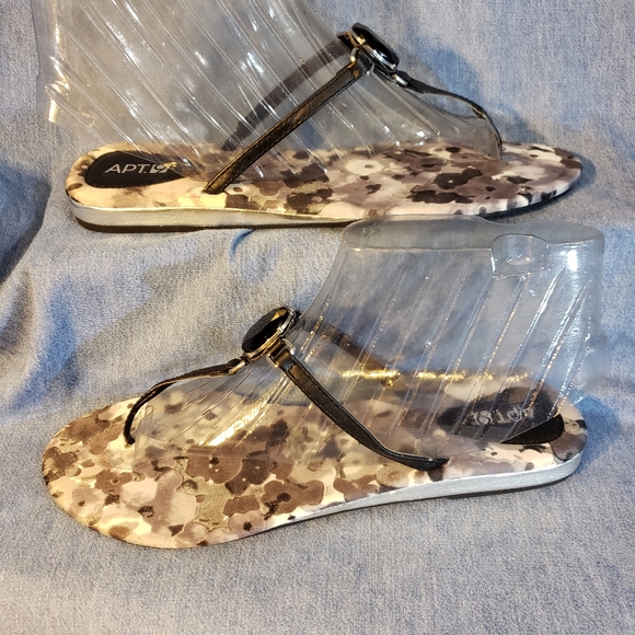 Sandals - Picture 2 of 7